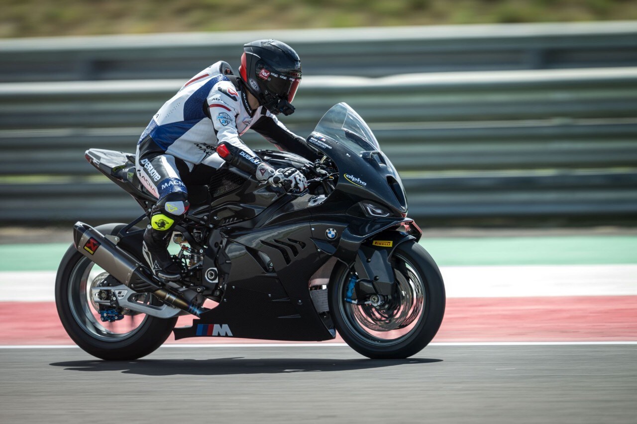 DueruoteTG #238 - Abbiamo guidato in pista la BMW che corre in SBK! 